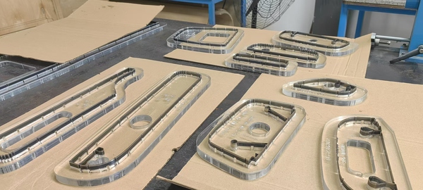 汽车内置扶手靠背刀模